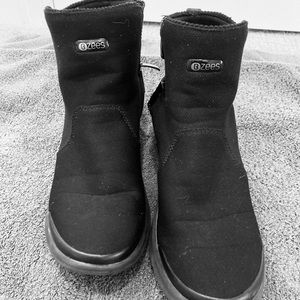 BZEES black snow bootie